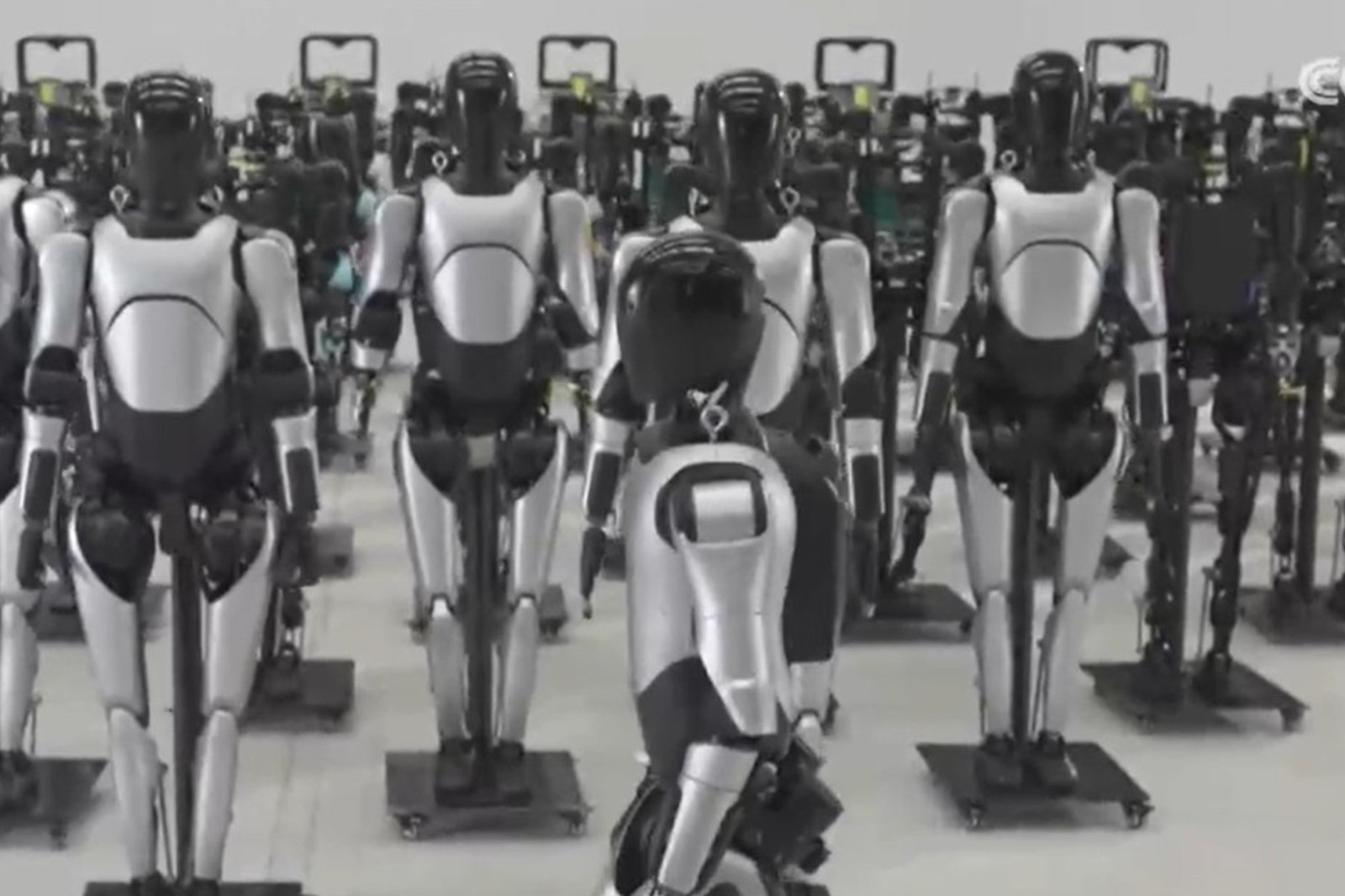 央视报道！揭秘long8龙机器人量产超级工厂